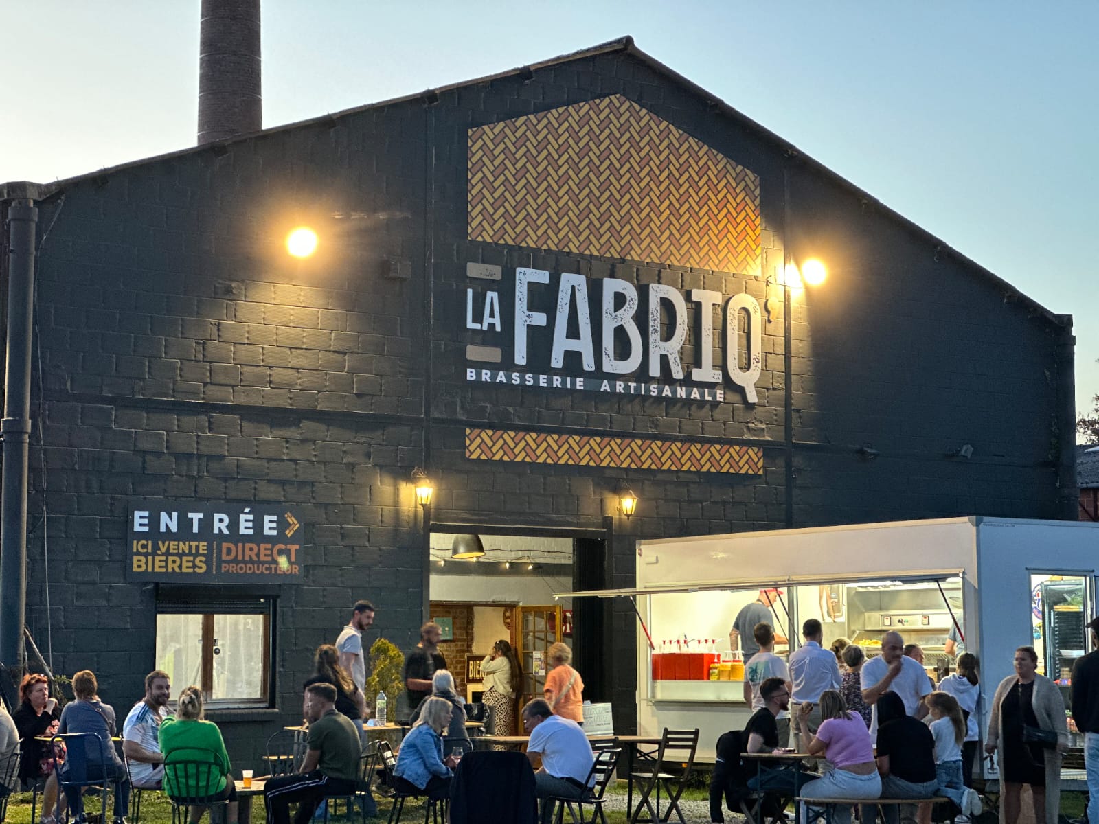 🎶 Ambiance détendue et gourmande à La FabriQ ce vendredi soir !